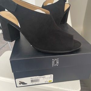 Naturalizer Preston Sandal, black size 8 1/2. New in box.